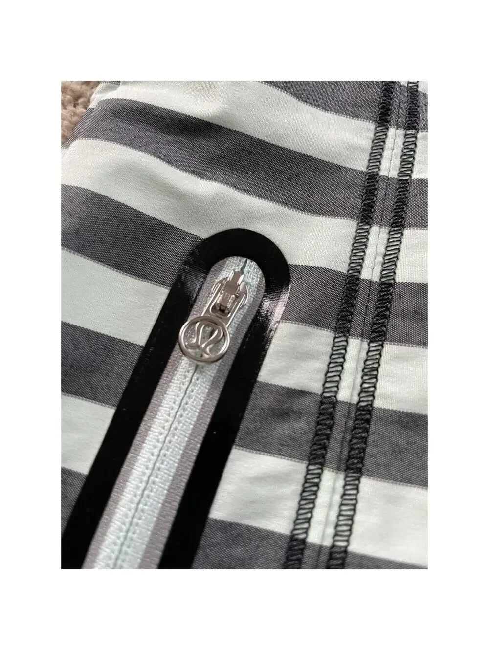 Lululemon Run: Get Up and Glow Jacket *Reflective 360 Stripe Mint Moment Size 10